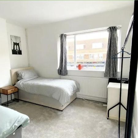4 Bedroom Property Close To The Harry Potter Studio And Watford Junction Watford (Hertfordshire) Exterior foto